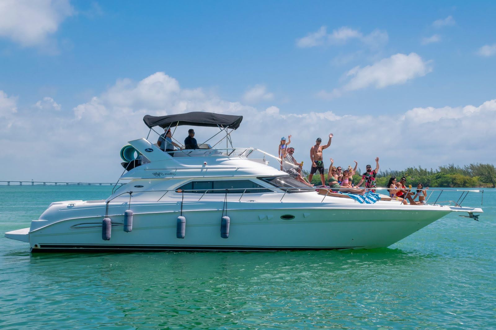 48FT Venezia Yacht Charter in Cancun rental in Cancún